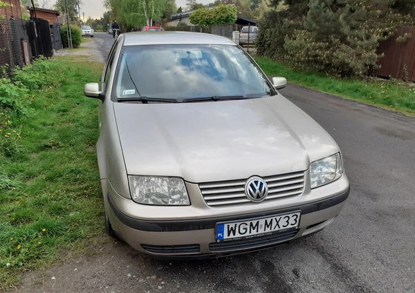 Volkswagen Bora cena 8000 przebieg: 244000, rok produkcji 2004 z Garwolin małe 56